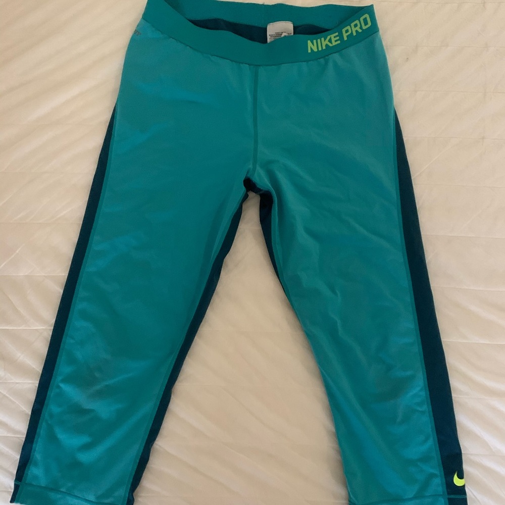 Nike pro crop XL